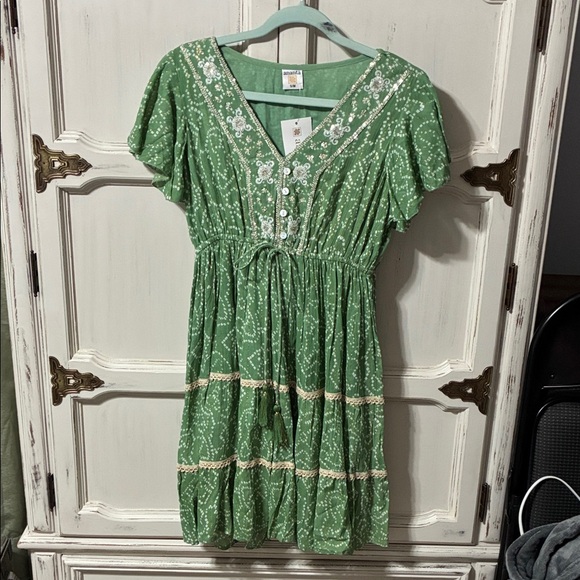 Green Boho Dress with Lace Details - Picture 1 of 2
